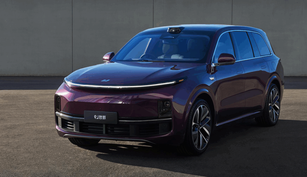 8. Li Auto L7 — гибридный кроссовер для экономии топлива